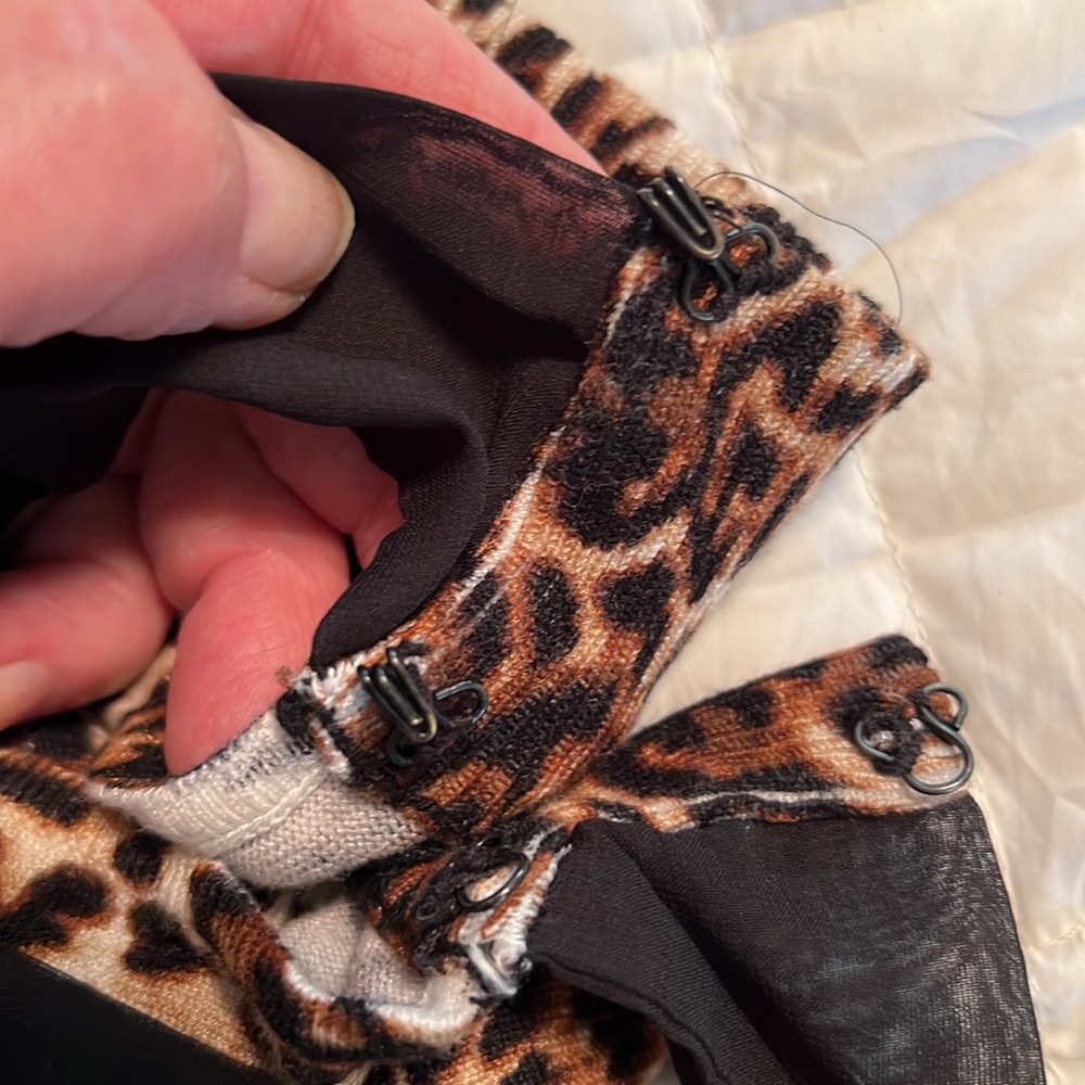 Leopard Top - Picture 5 of 6